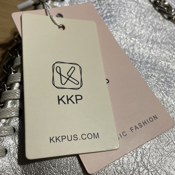 NWT KKP Silver Leather Hand Bag Trimmed with Chain - Picture 6 of 8